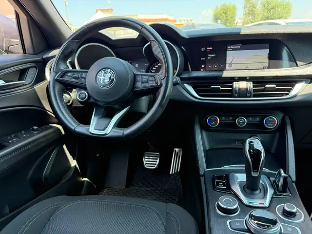 Alfa Romeo Stelvio view 10