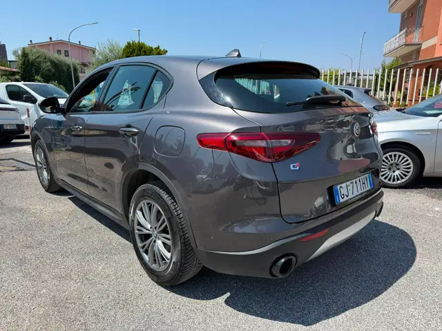 Alfa Romeo Stelvio view 6