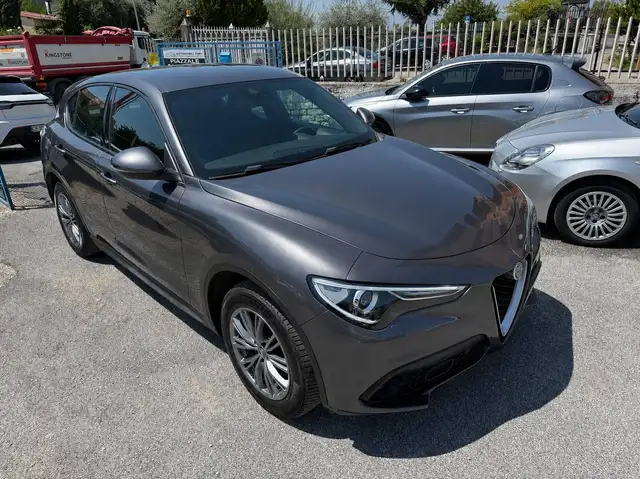 Alfa Romeo Stelvio view 4