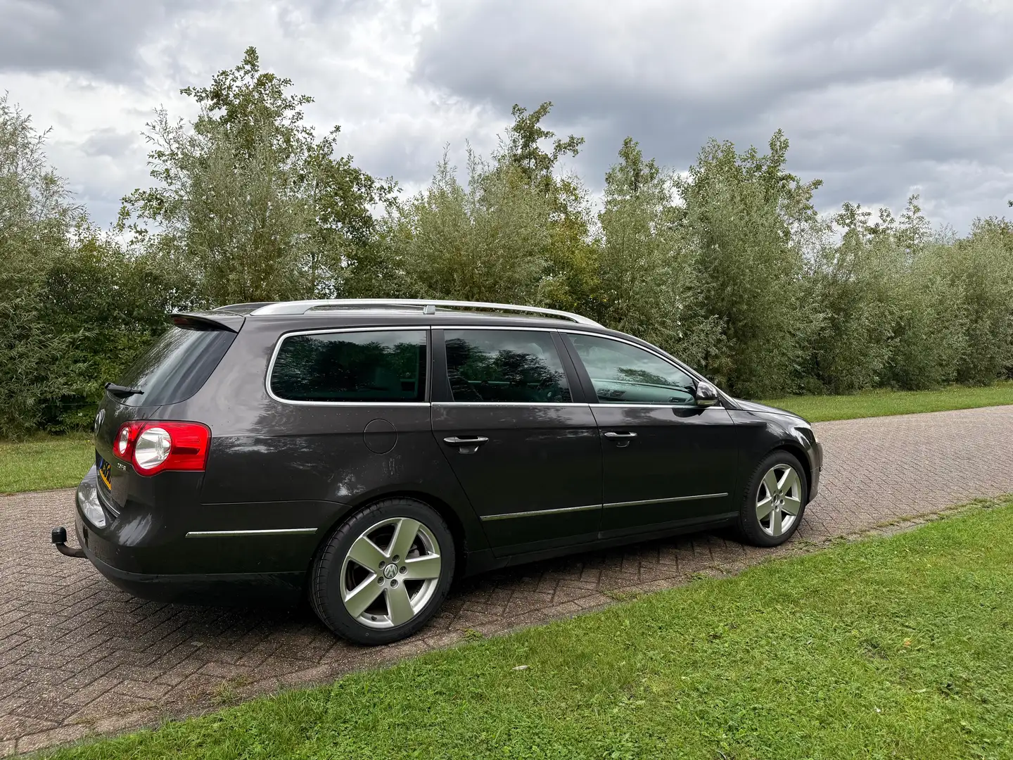 Volkswagen Passat Passat 2.0 FSI Highline Zwart - 2