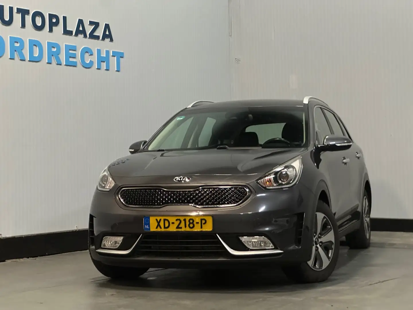 Kia Niro 1.6 GDi Hybrid DynamicLine Grijs - 2