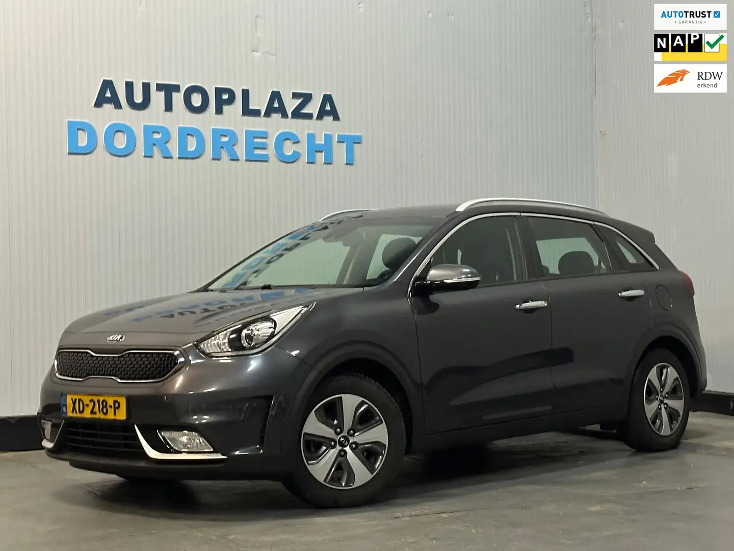Kia Niro 1.6 GDi Hybrid DynamicLine Grijs - 1