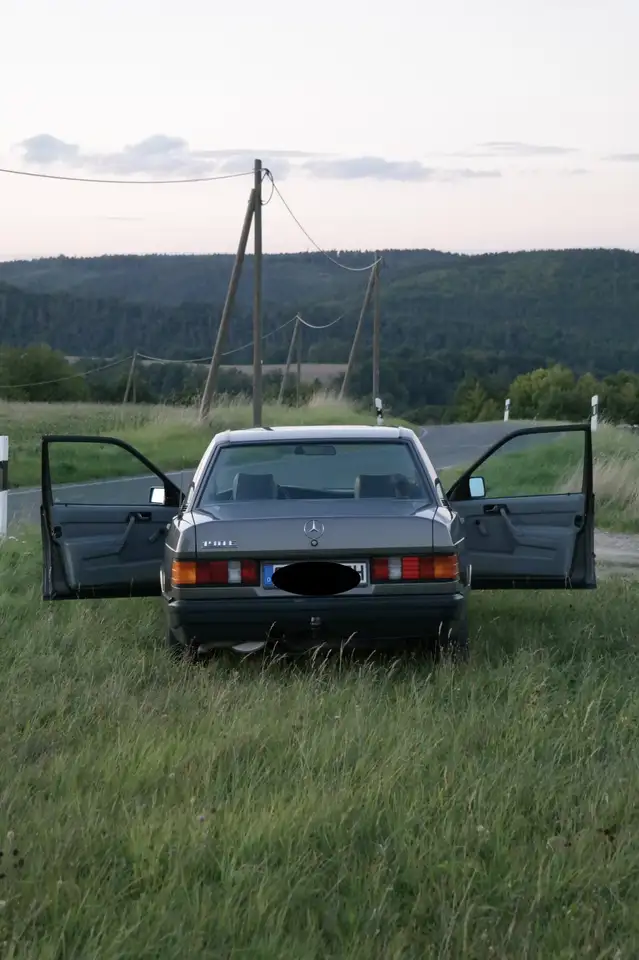 Mercedes-Benz 190 E, foto 2