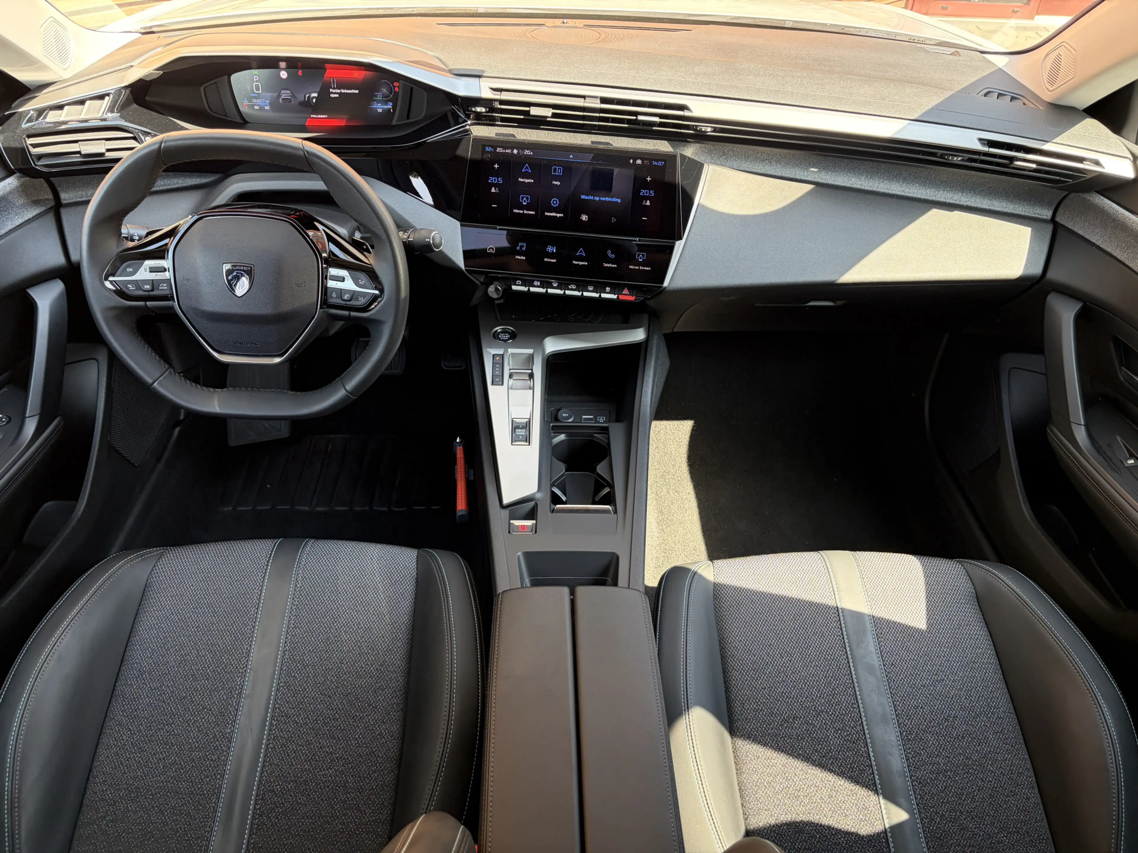 Peugeot 408 1.2 Hybrid 145 e-DCS6 Allure Cruise / Navi / Carpl — photo 2