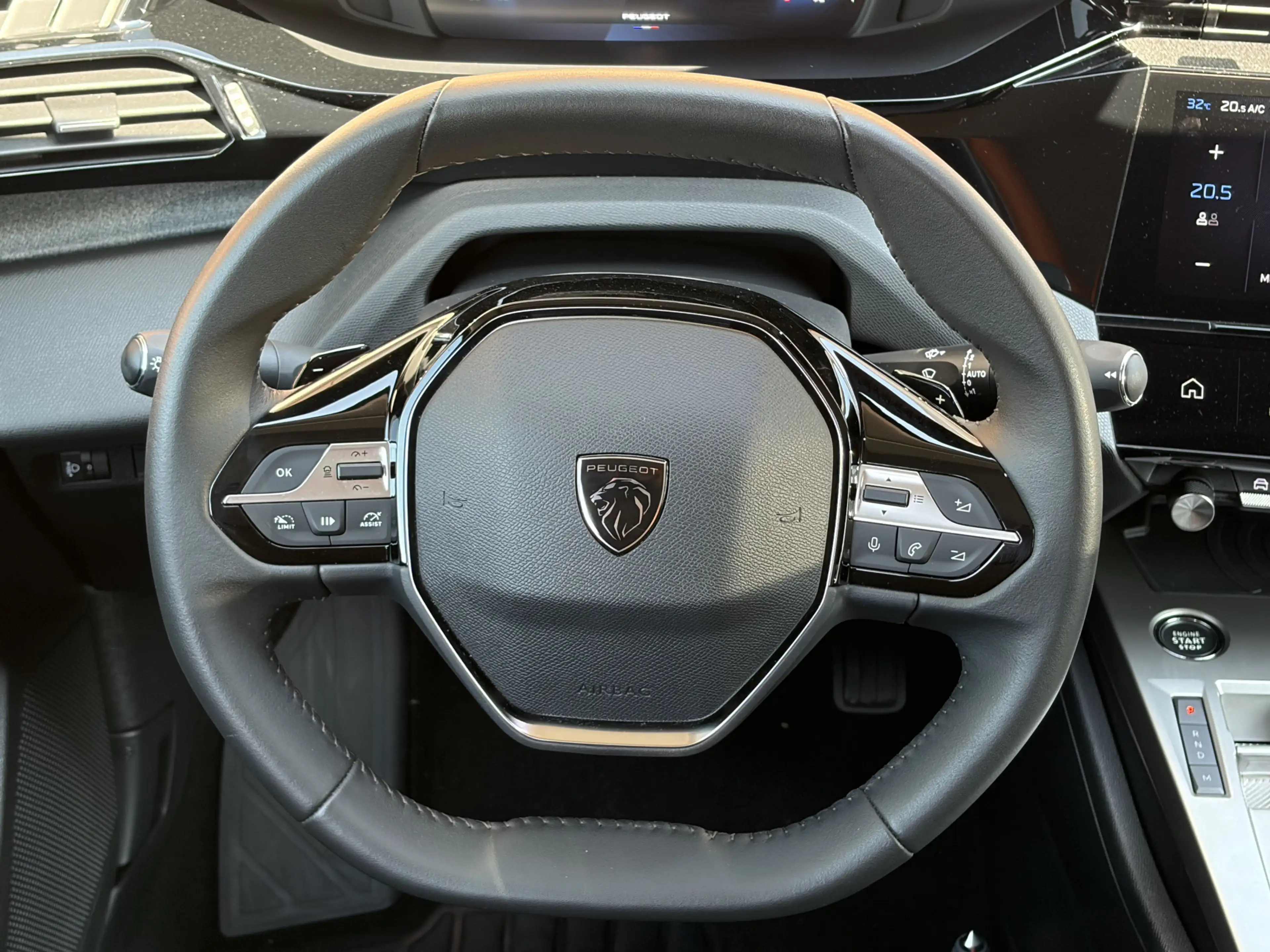 Peugeot 408 1.2 Hybrid 145 e-DCS6 Allure Cruise / Navi / Carpl — photo 22