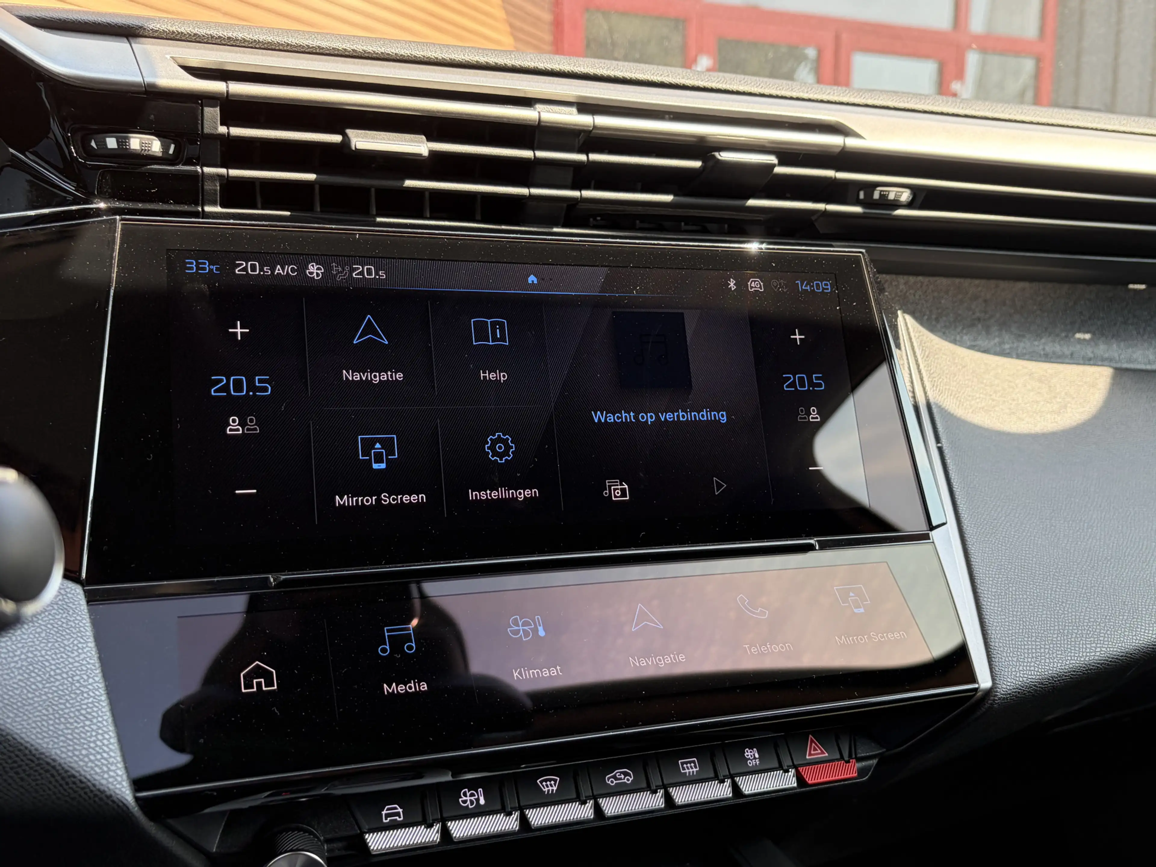 Peugeot 408 1.2 Hybrid 145 e-DCS6 Allure Cruise / Navi / Carpl — photo 33