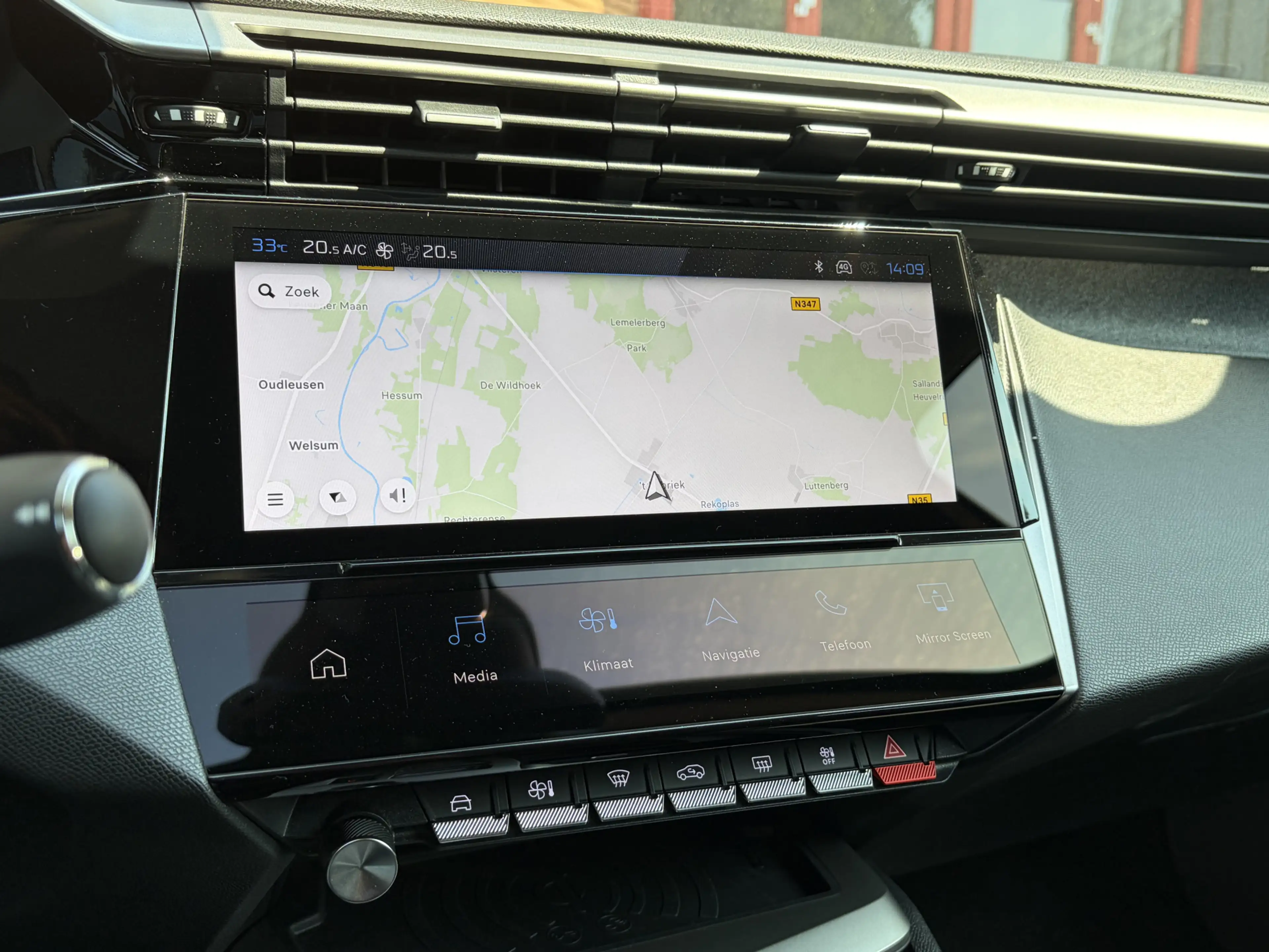 Peugeot 408 1.2 Hybrid 145 e-DCS6 Allure Cruise / Navi / Carpl — photo 37