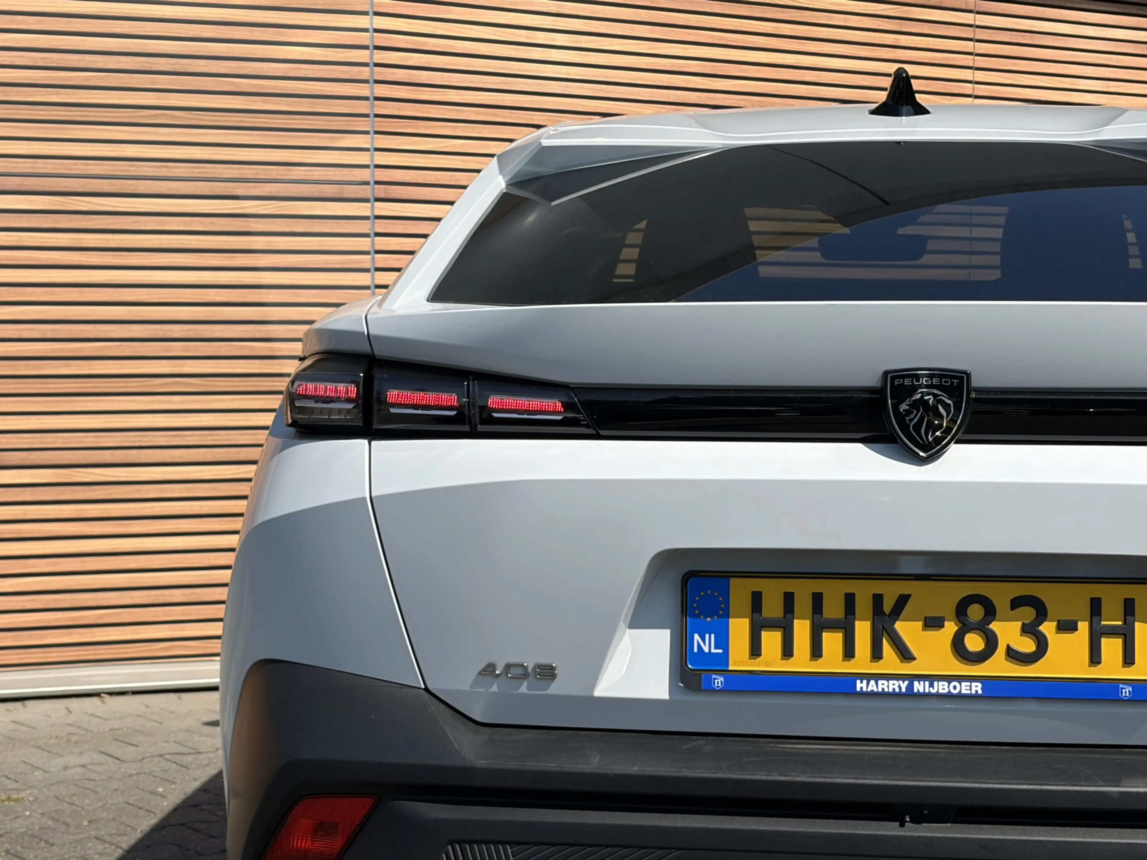 Peugeot 408 1.2 Hybrid 145 e-DCS6 Allure Cruise / Navi / Carpl — photo 16