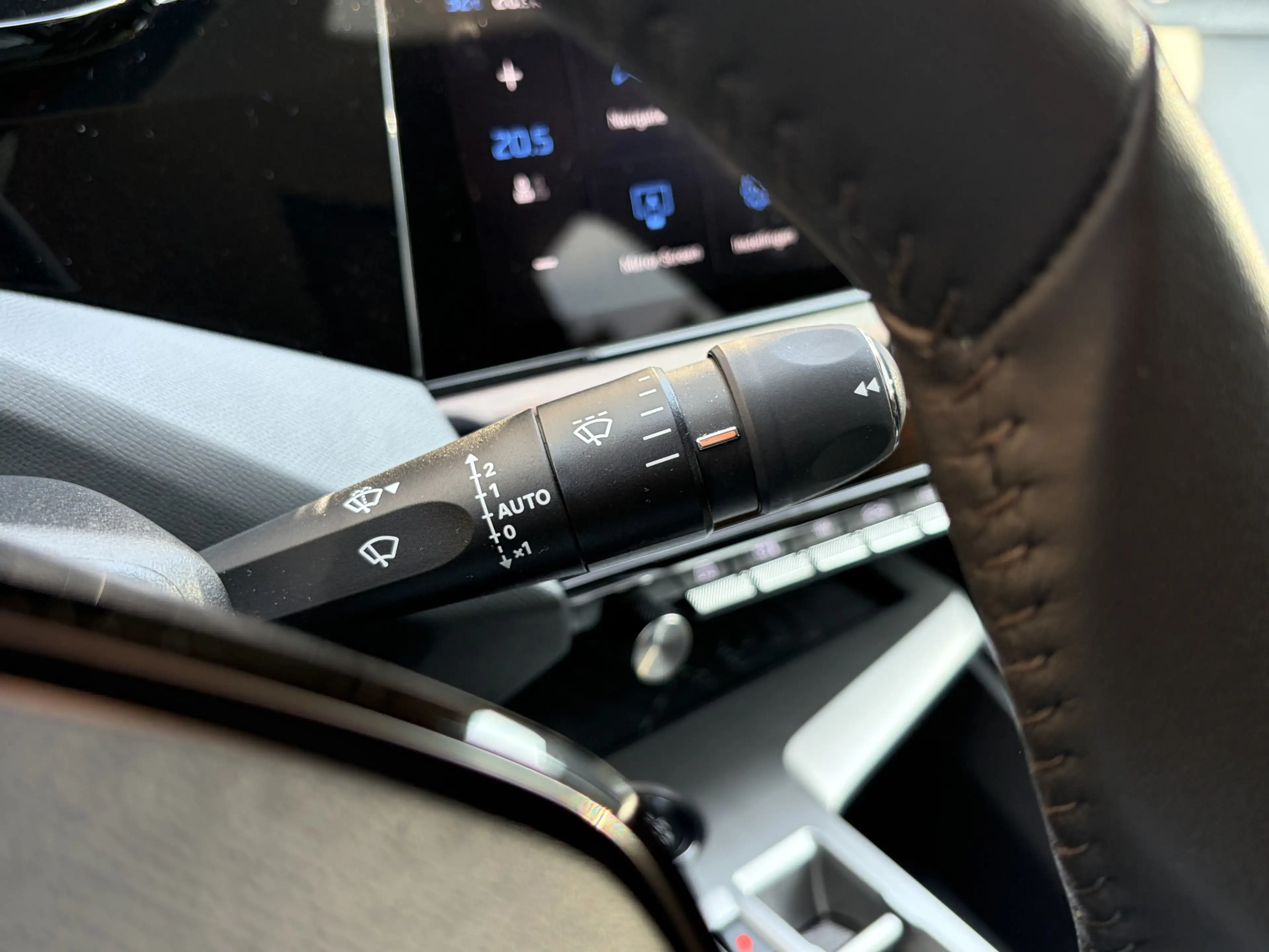 Peugeot 408 1.2 Hybrid 145 e-DCS6 Allure Cruise / Navi / Carpl — photo 27