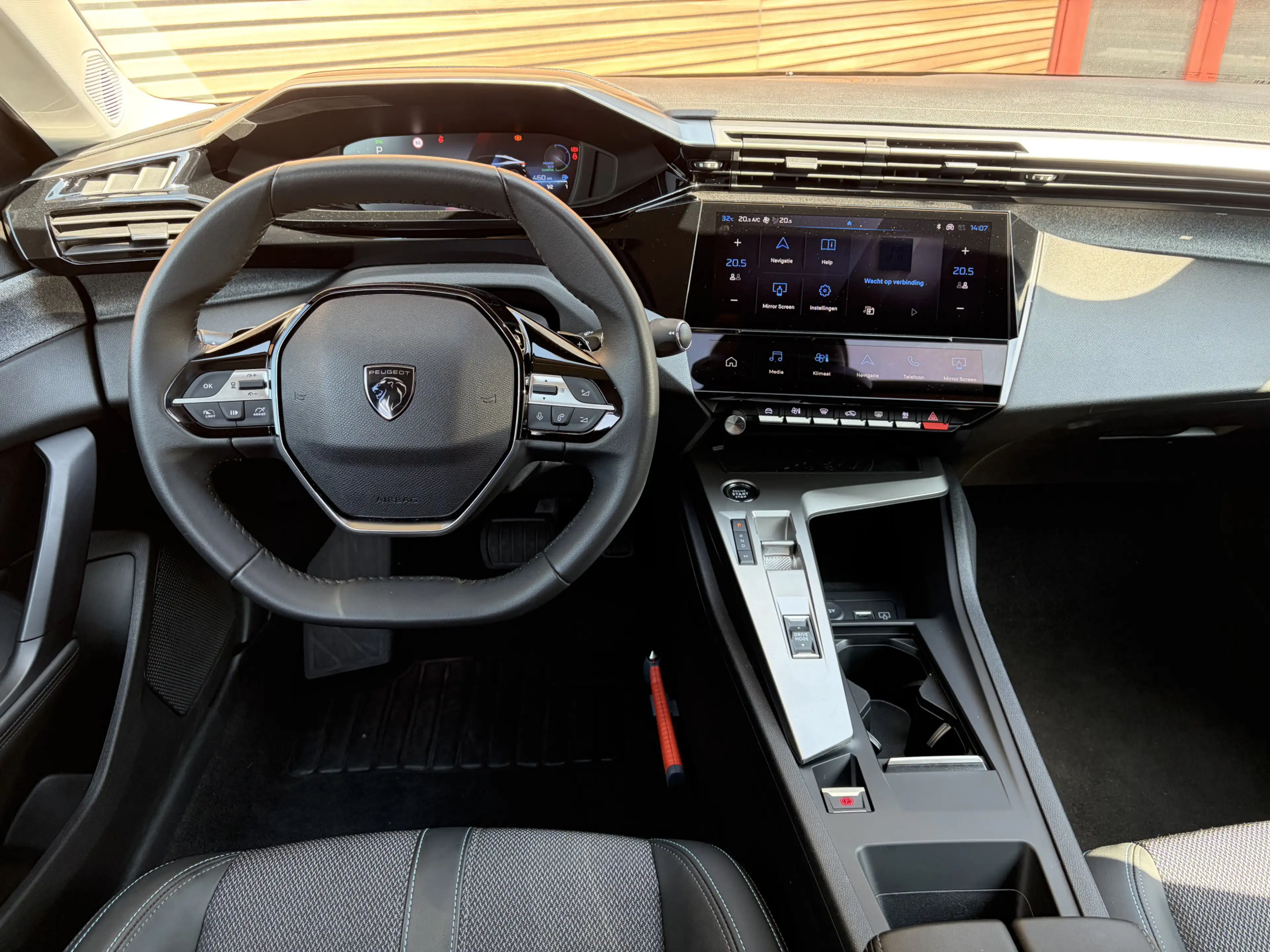 Peugeot 408 1.2 Hybrid 145 e-DCS6 Allure Cruise / Navi / Carpl — photo 21