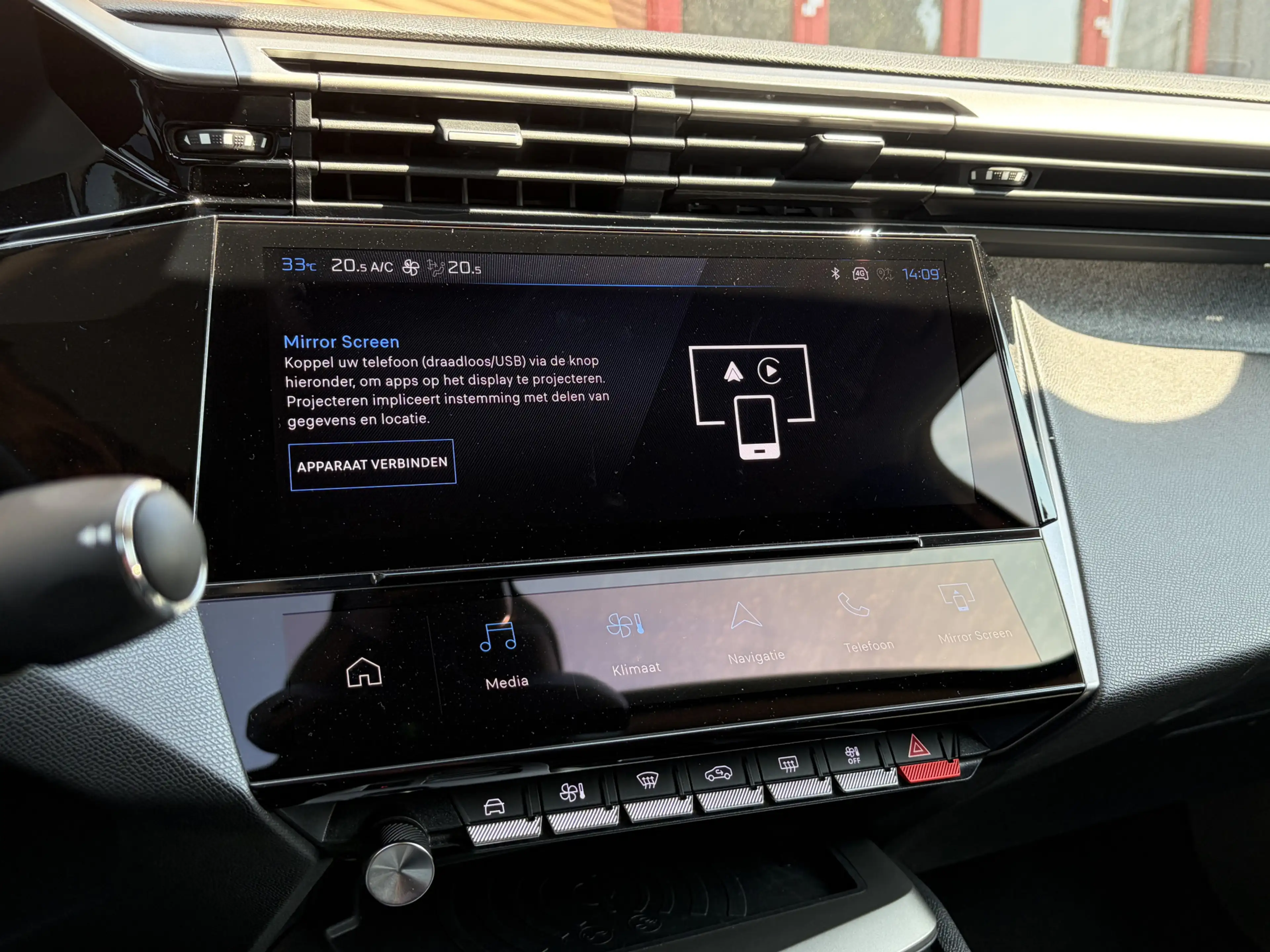 Peugeot 408 1.2 Hybrid 145 e-DCS6 Allure Cruise / Navi / Carpl — photo 38