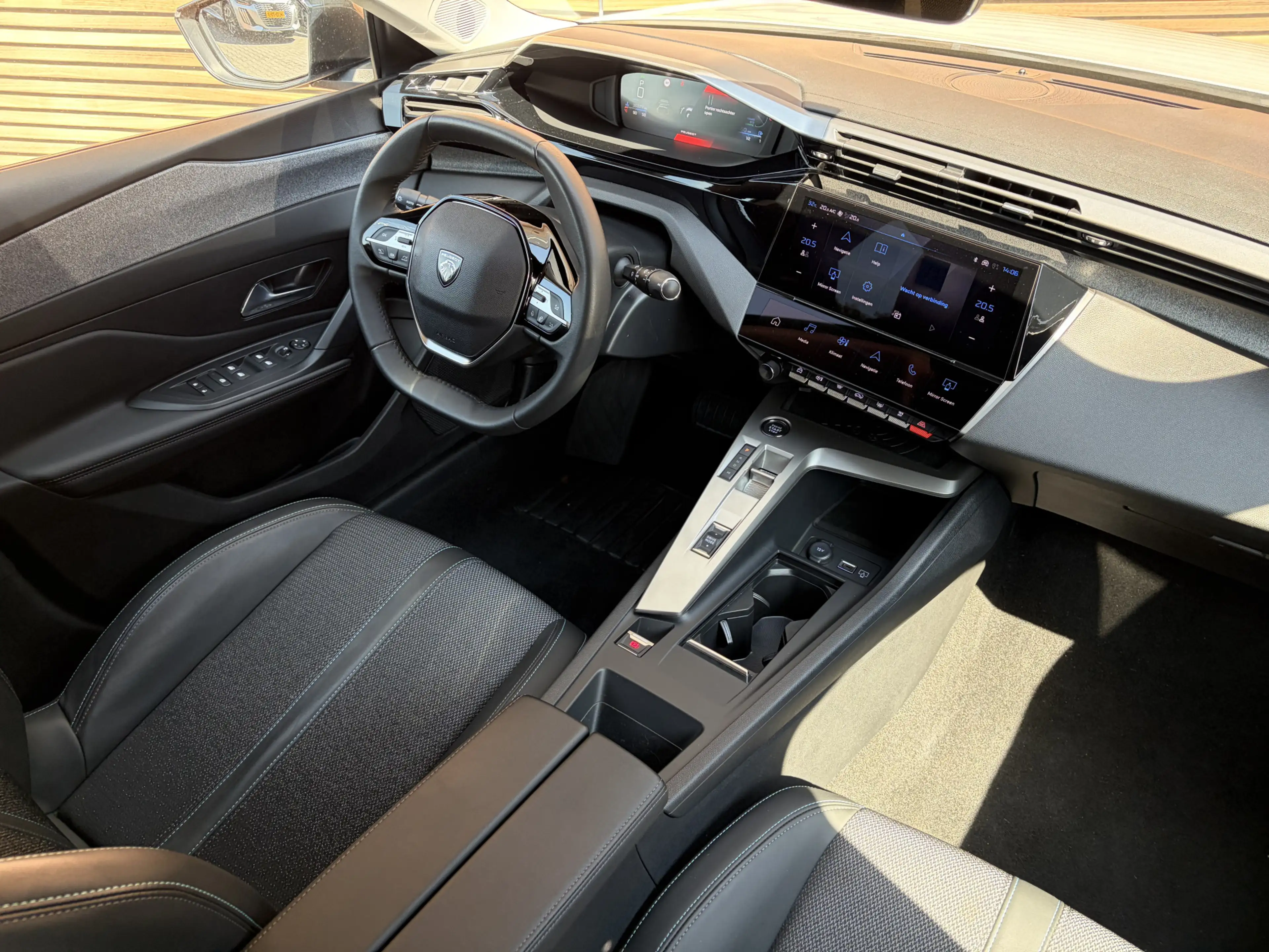 Peugeot 408 1.2 Hybrid 145 e-DCS6 Allure Cruise / Navi / Carpl — photo 4