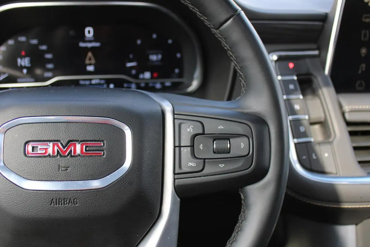 GMC Yukon снимка GMC Yukon