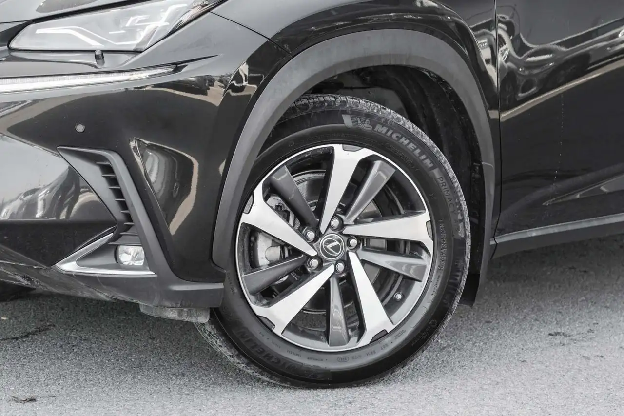 Lexus NX снимка Lexus NX