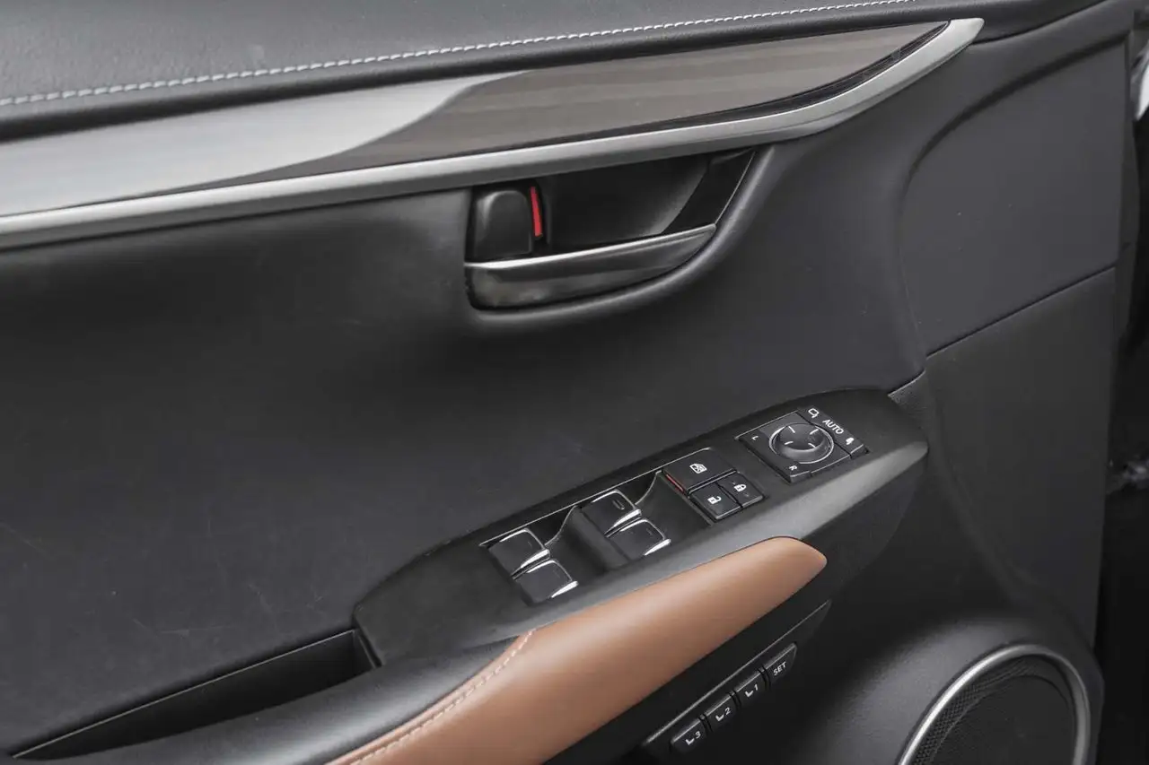 Lexus NX снимка Lexus NX