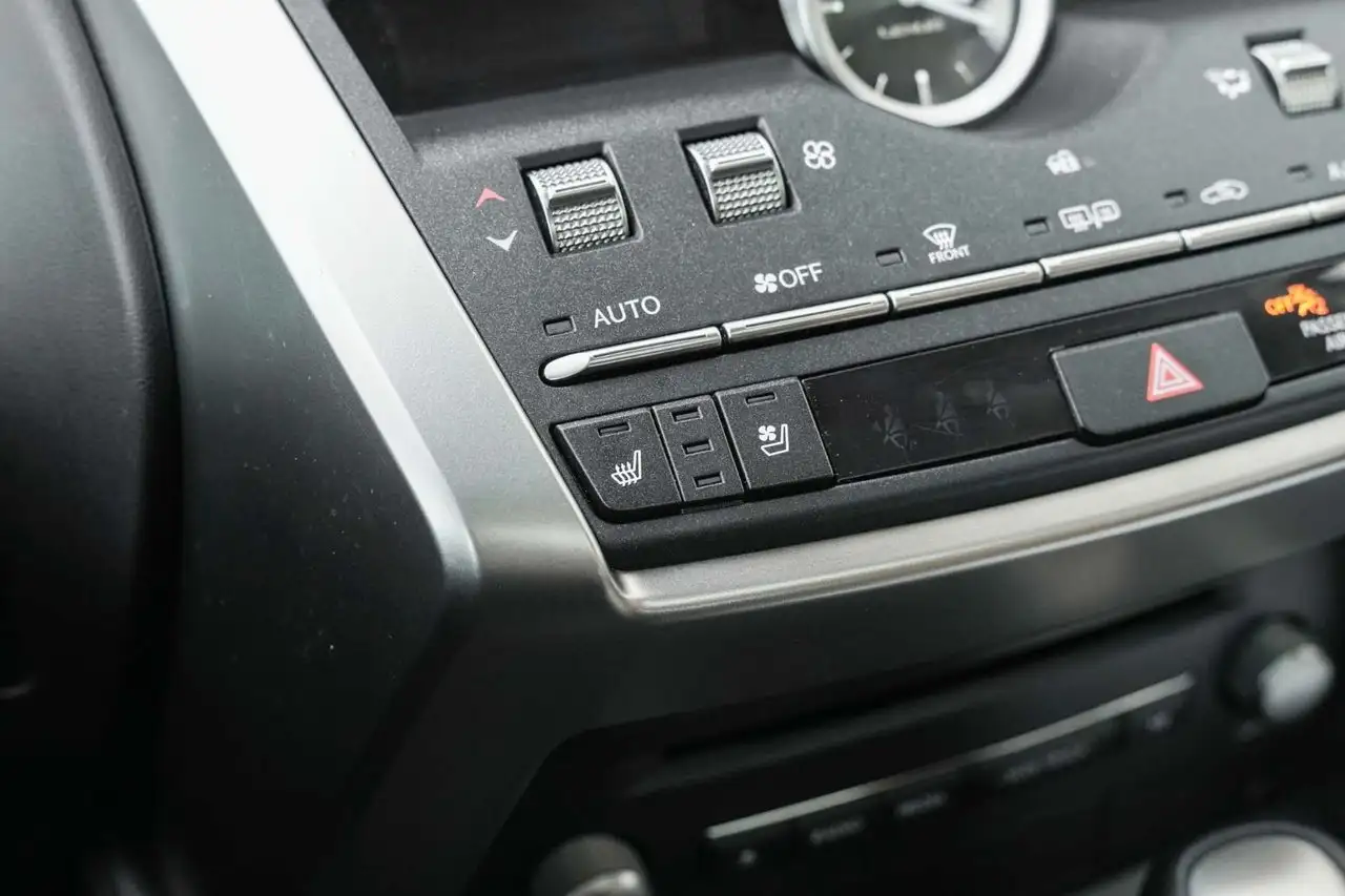 Lexus NX снимка Lexus NX