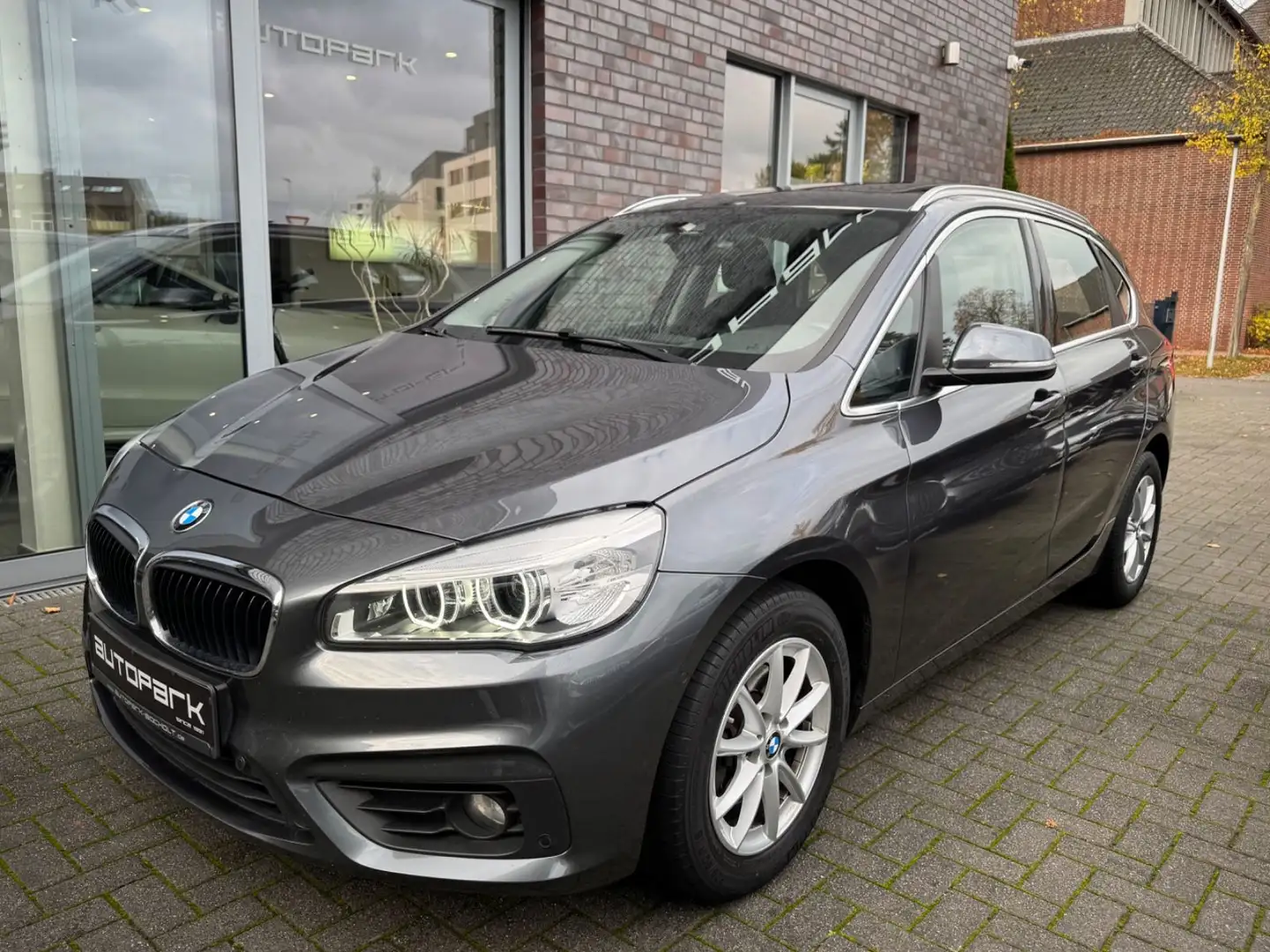 BMW 218 Automatik Panorama Navi LED Grau - 1