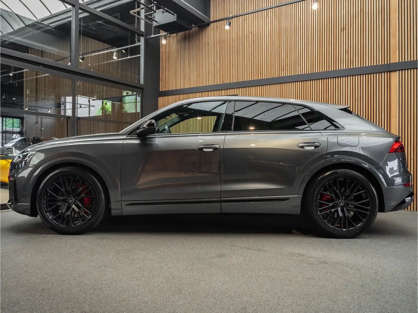 Audi Q8 NEW MODEL PLUG IN 394PK S-EDITION VOL/4W/HEAD/22 Grijs - 1
