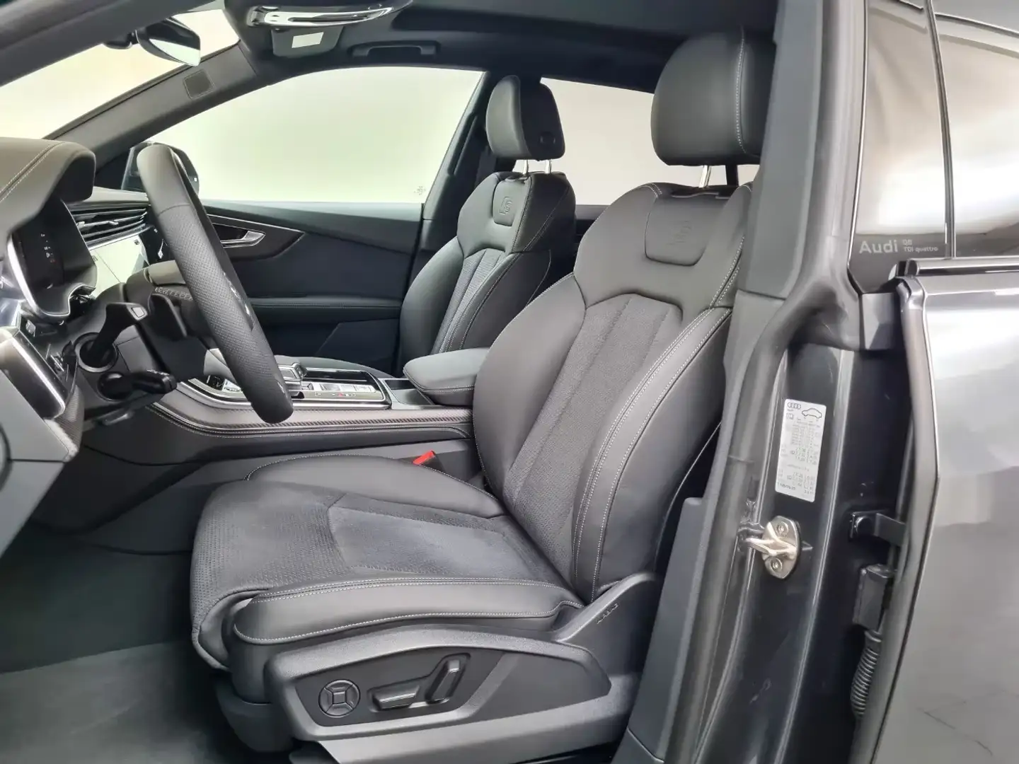 Audi Q8 NEW MODEL PLUG IN 394PK S-EDITION VOL/4W/HEAD/22 Grijs - 2