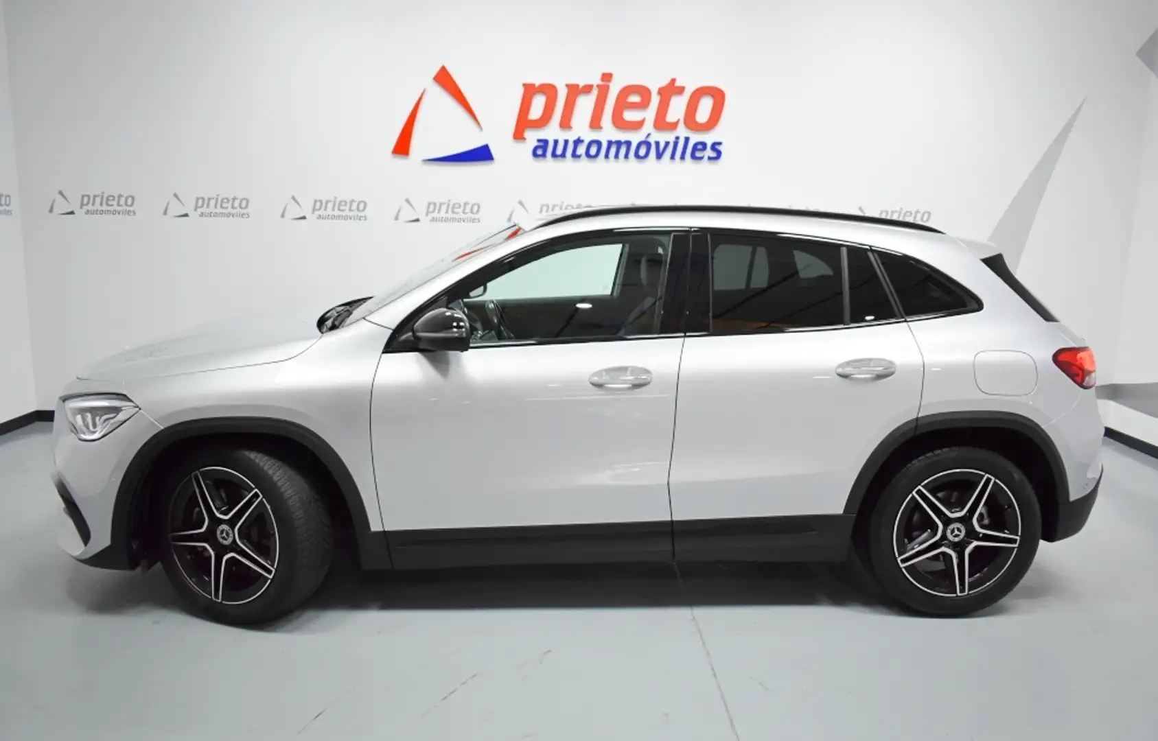 Mercedes-Benz GLA 200 200d 8G-DCT Gris - 2