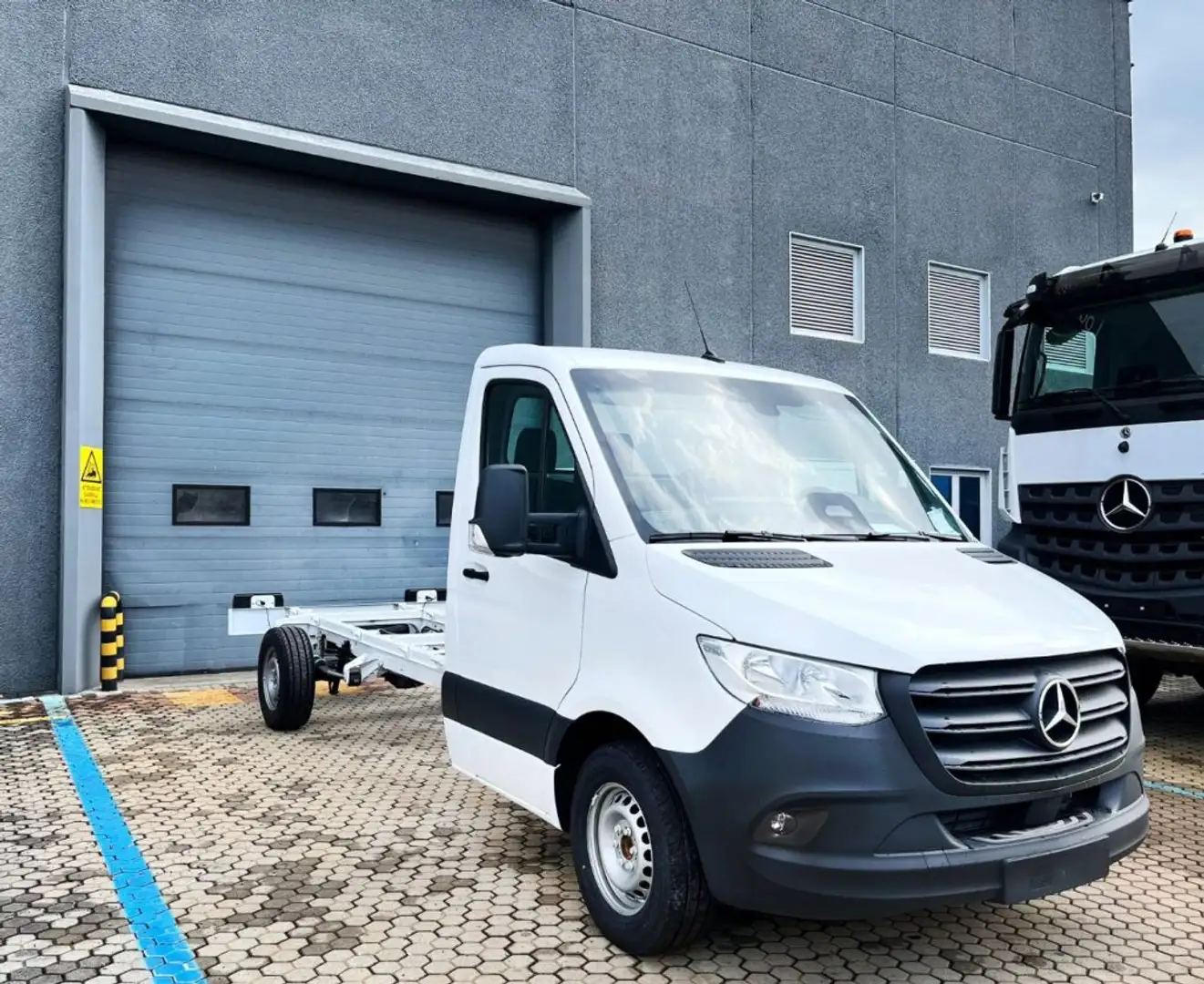 Mercedes-Benz Sprinter 317 T 43/35 PRO Blanc - 2