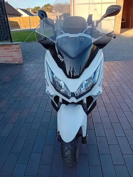 Kawasaki J300 - foto 3