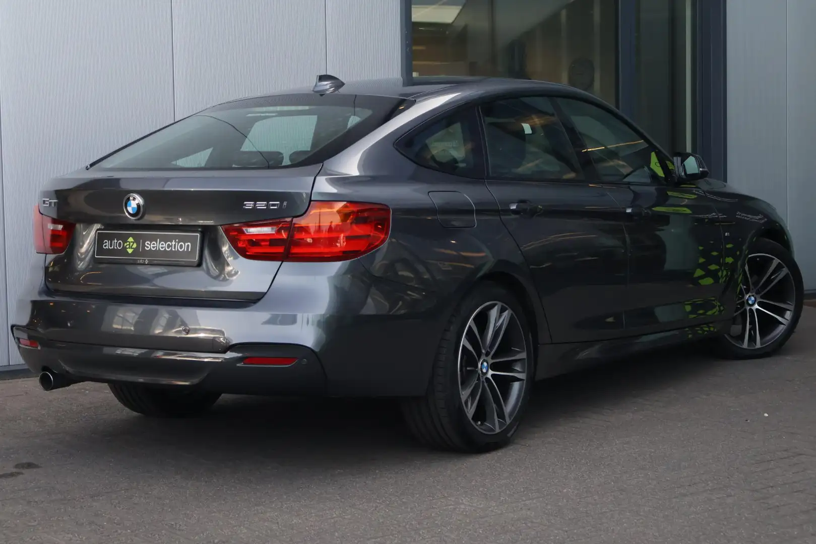 BMW 320 3-serie Gran Turismo 320i Executive Grau - 2