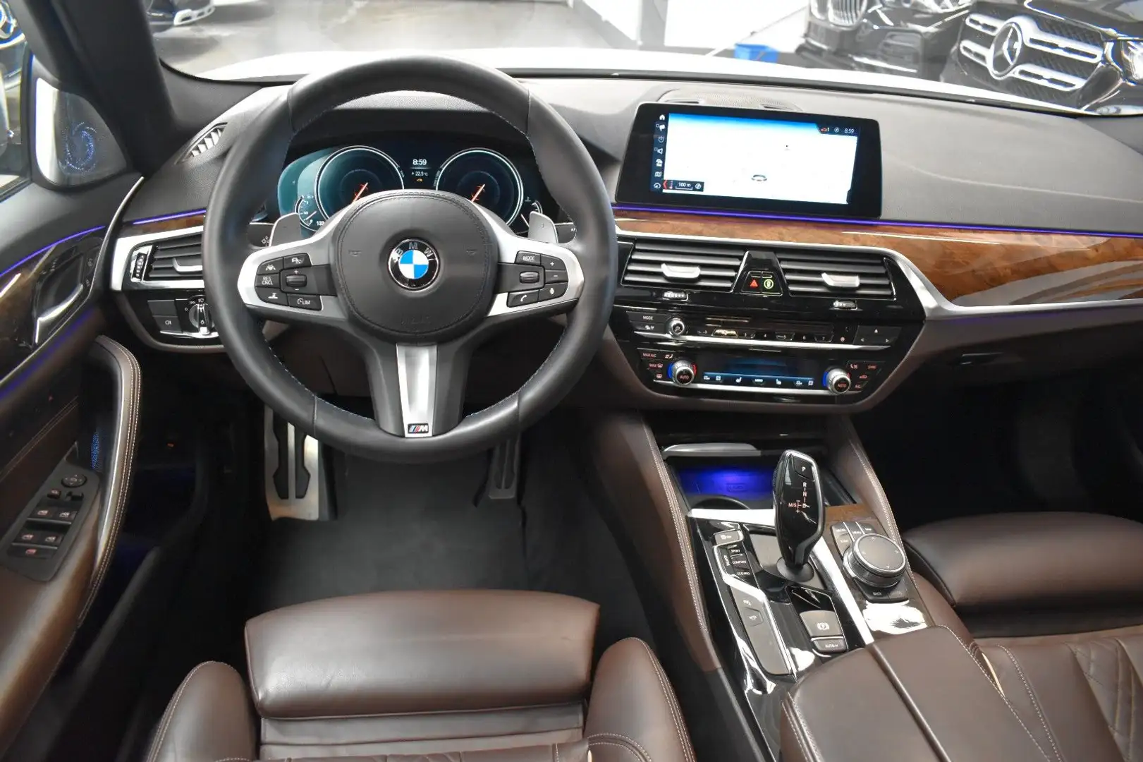 BMW 550 i xDrive*SOFT-CLOSE*B&W*KAMERA*HEAD-UP*SHD Biały - 2