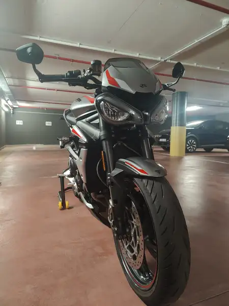 Triumph Street Triple RS - foto 8