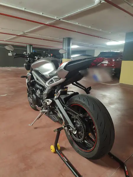 Triumph Street Triple RS - foto 4