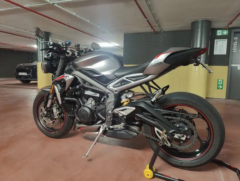 Triumph Street Triple RS - foto 3