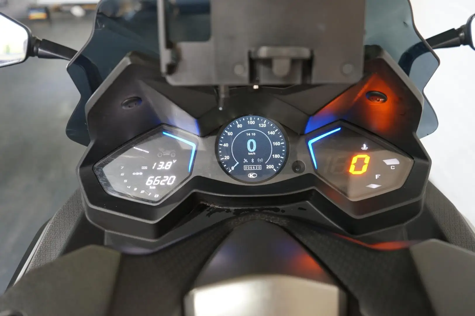 Kymco AK 550 Scooter 550i, Akrapovic, Digital Dash, Navi-houder - 2
