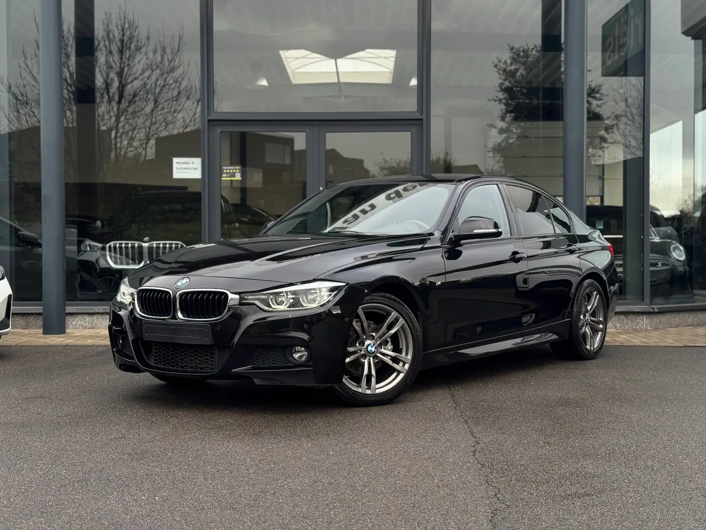 BMW 318 dA M Sport berline / LEER / NAVI PRO / CAM / AIRCO Noir - 1