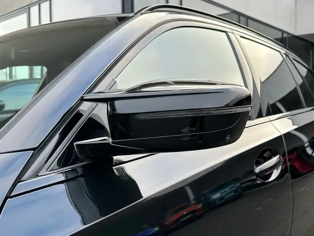 BMW 3 Series view 11