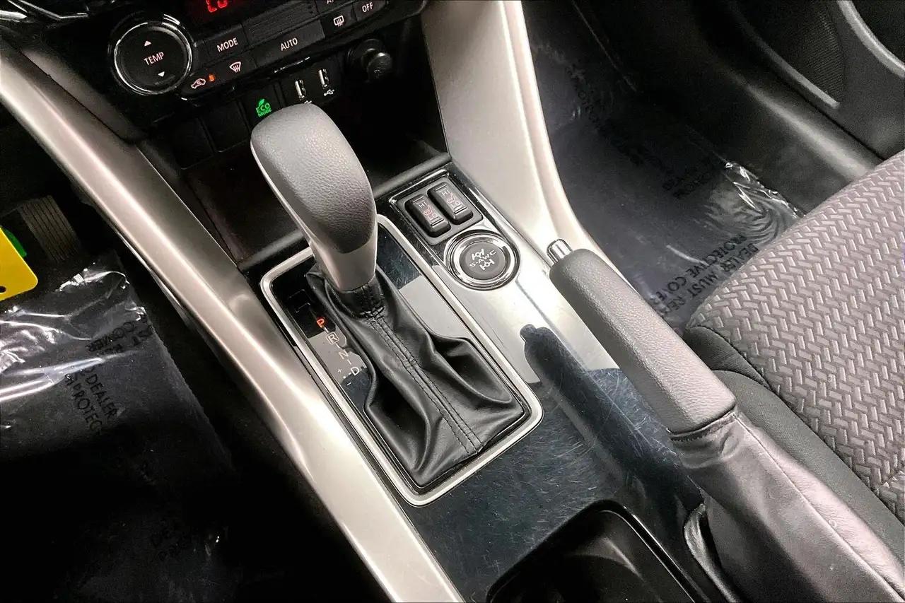 Mitsubishi Eclipse Cross снимка Mitsubishi Eclipse Cross