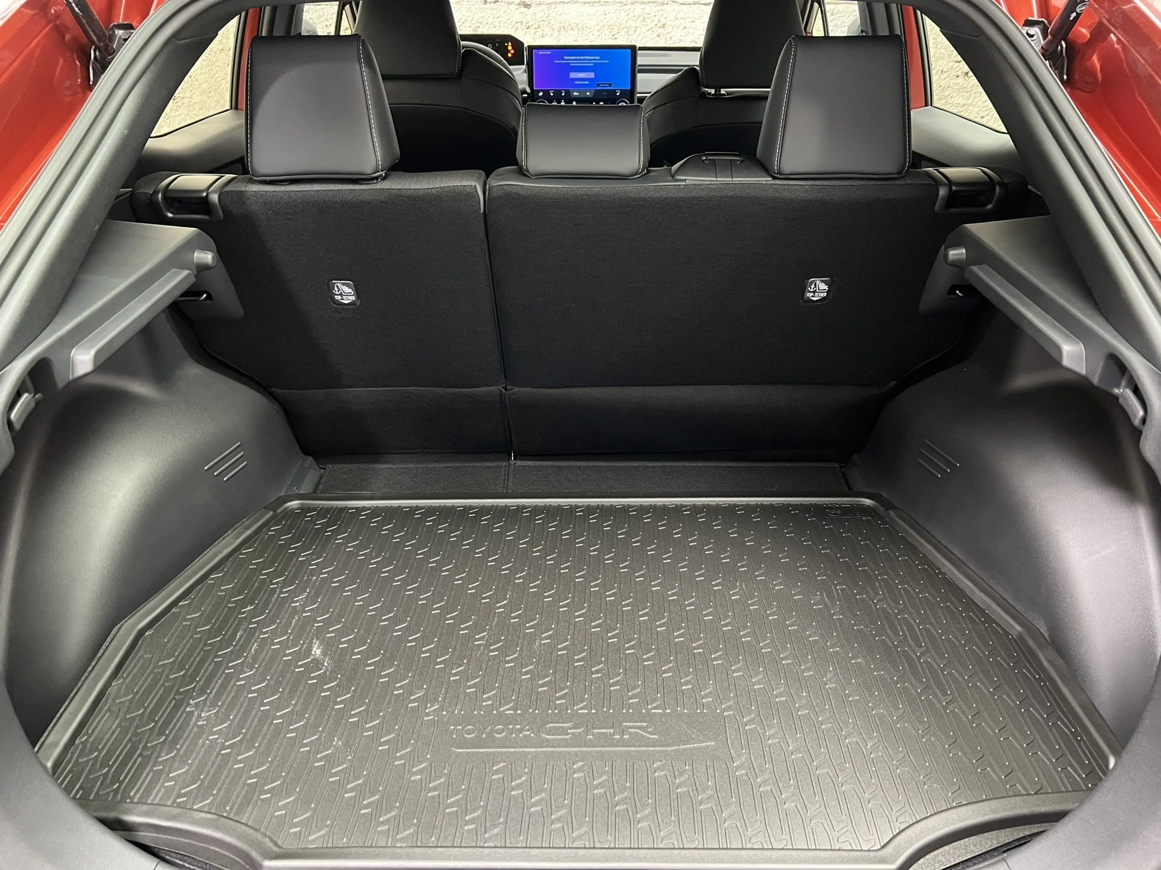 Toyota C-HR+ Active — photo 11