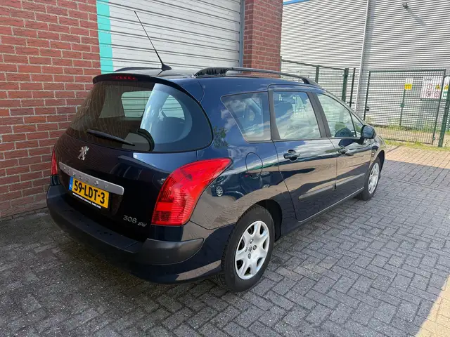 Peugeot 308 SW view 3