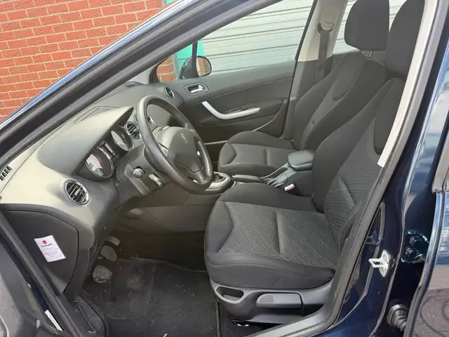 Peugeot 308 SW view 5