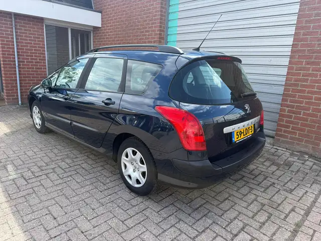 Peugeot 308 SW view 4