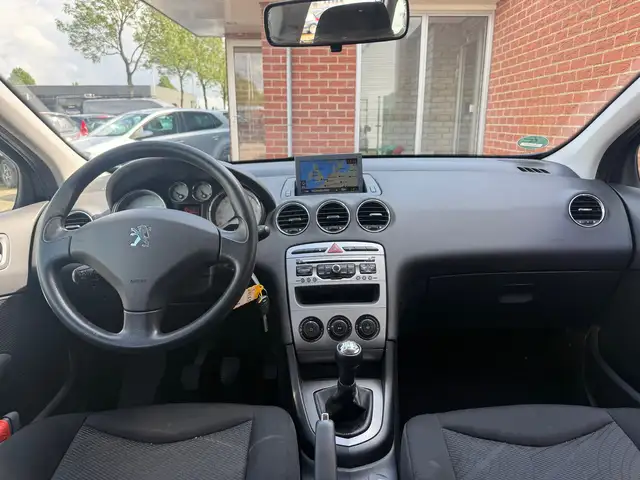 Peugeot 308 SW view 6
