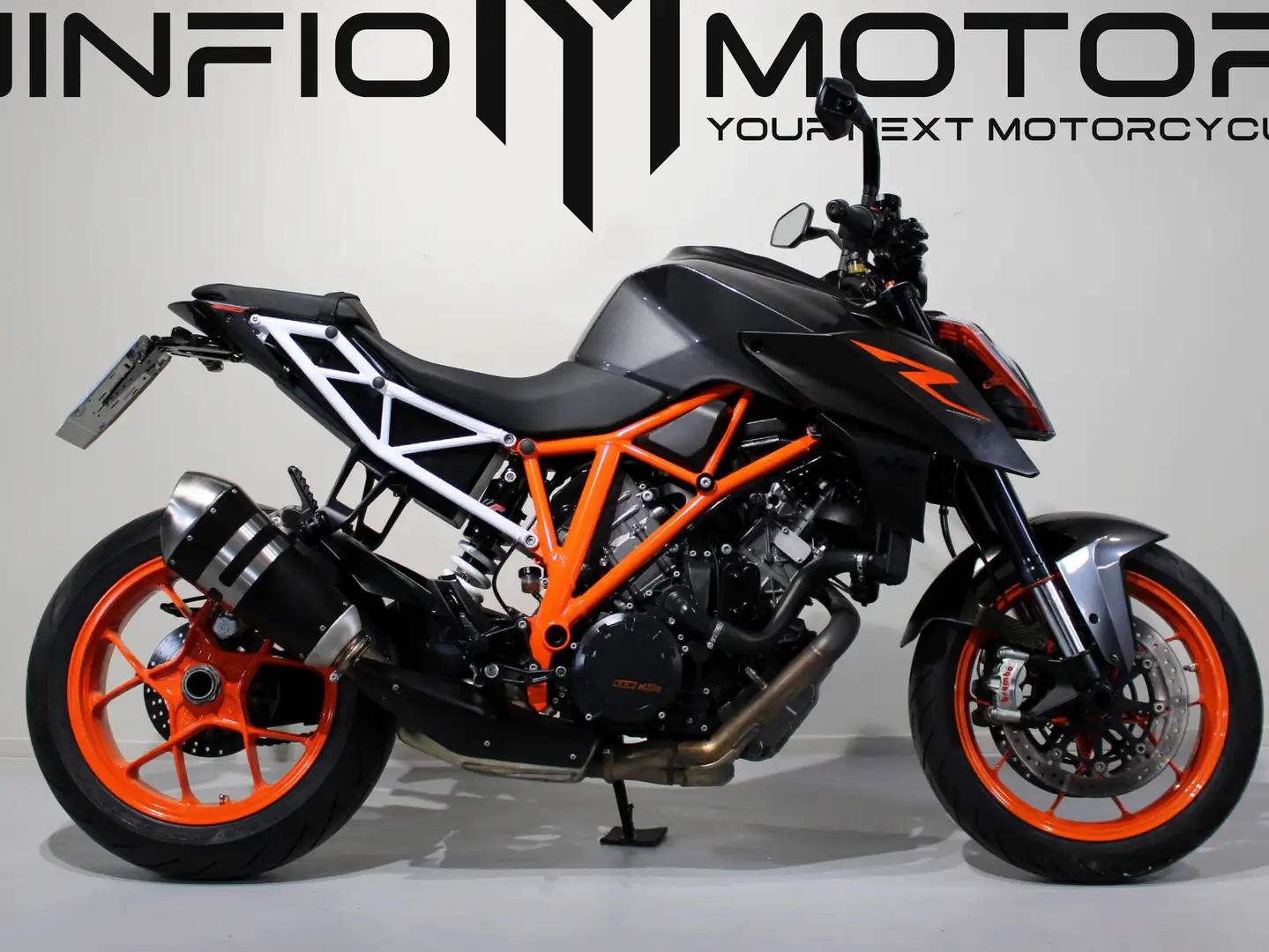 KTM 1290 Super Duke R - 1