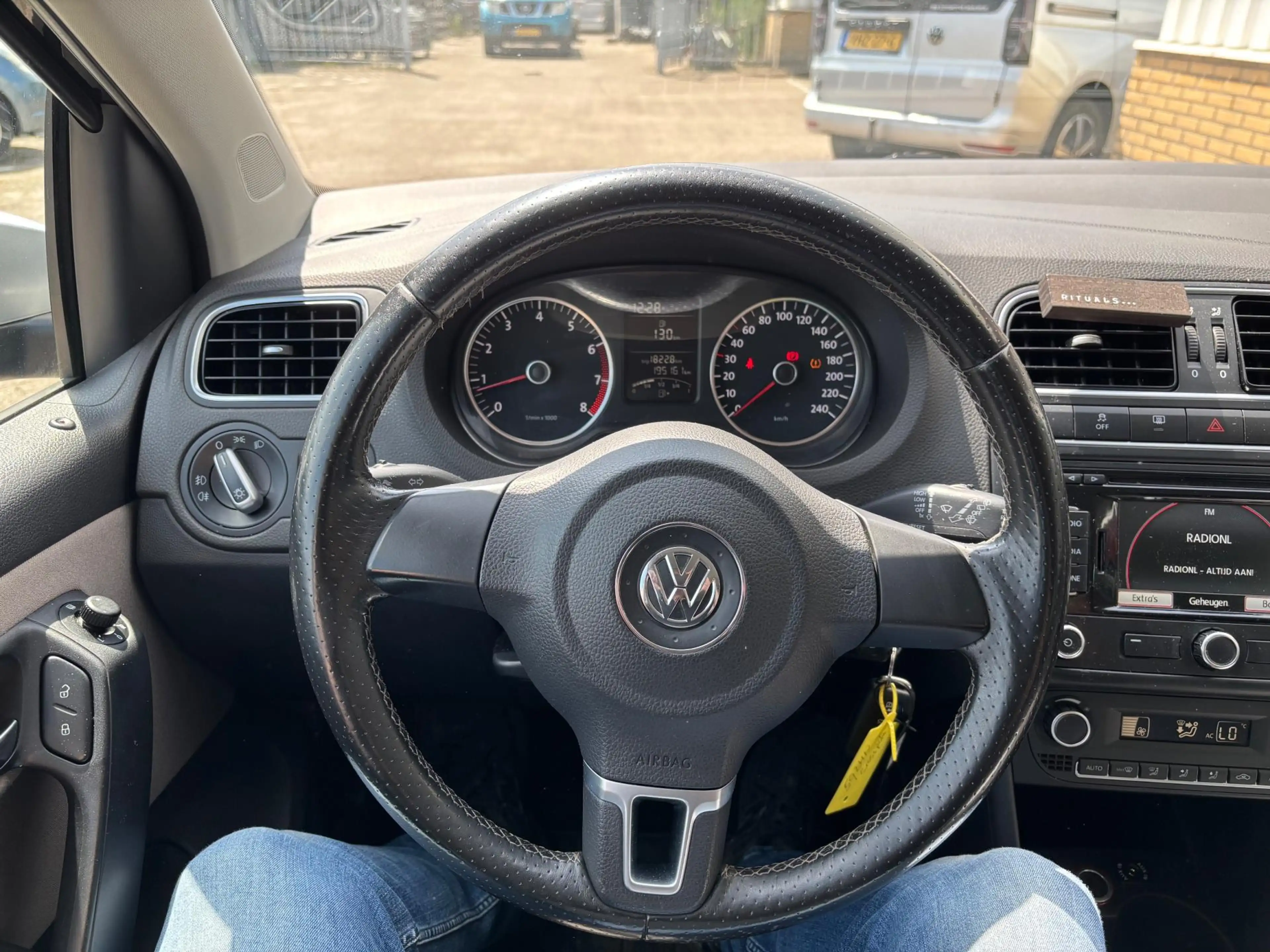 Volkswagen Polo Cross 1.2 TSI AIRCO NAVI — photo 5