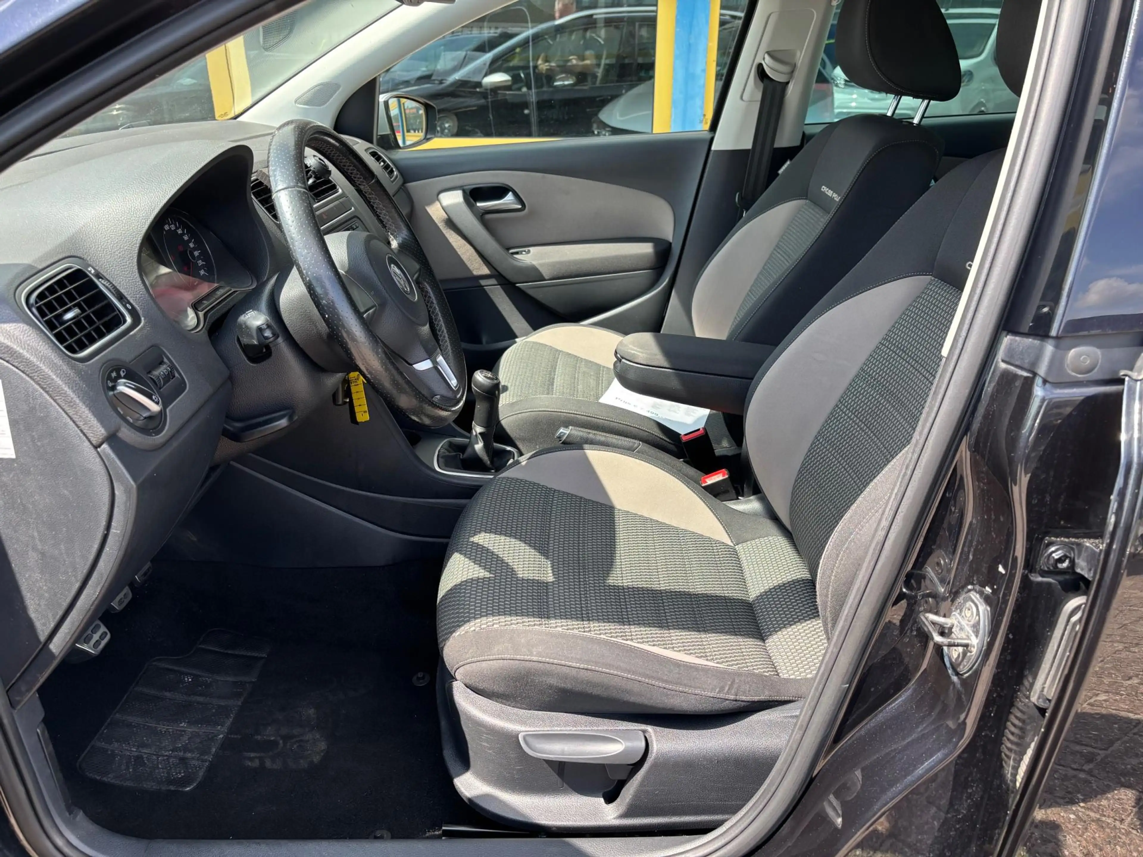 Volkswagen Polo Cross 1.2 TSI AIRCO NAVI — photo 3