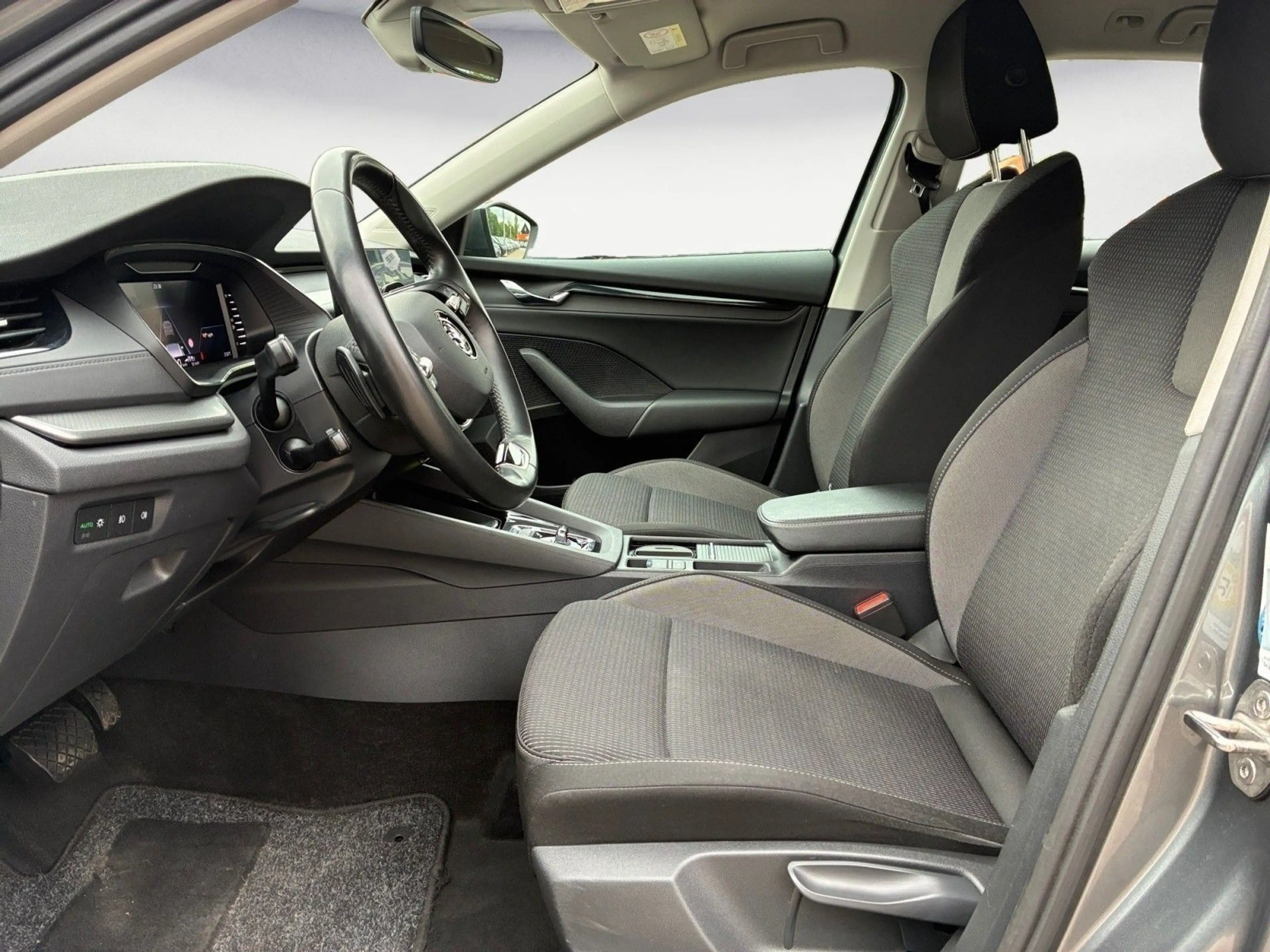 Skoda Octavia 2.0 TDI DSG AHK*SHZ*KEYLESS*AUTOMATIK — photo 7