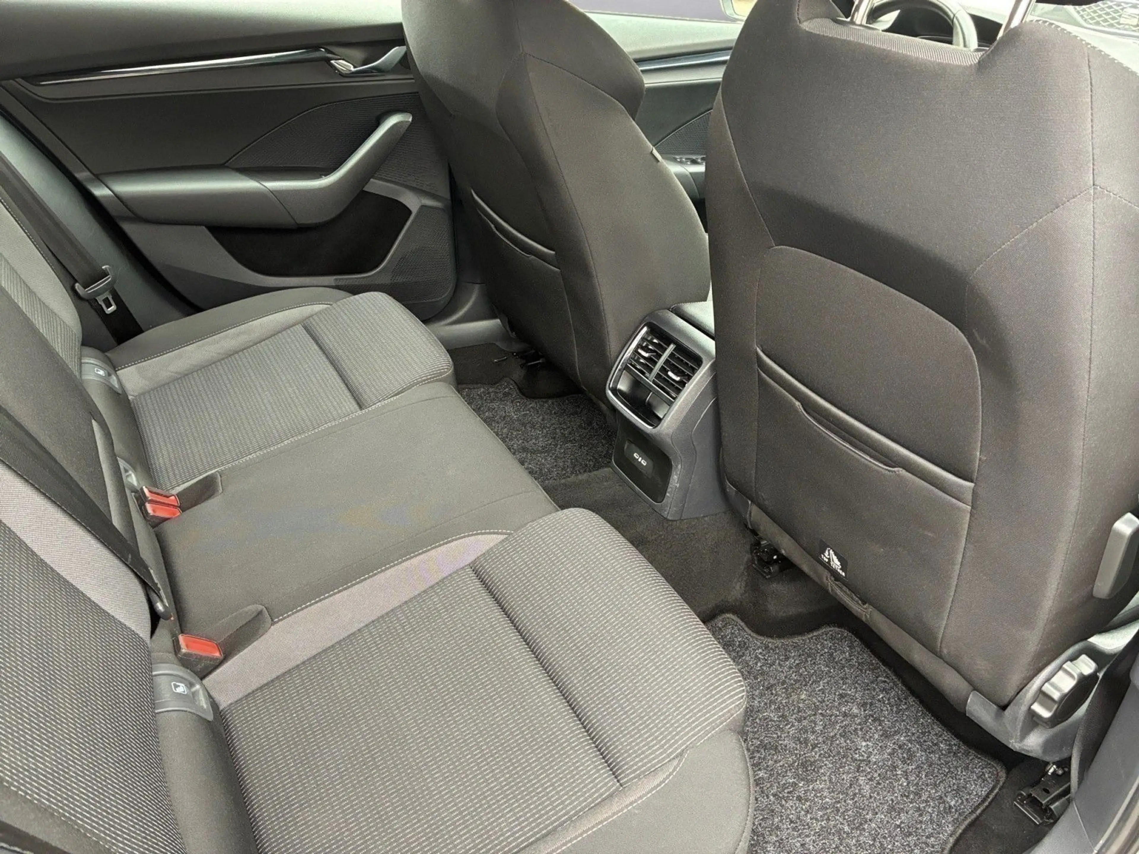 Skoda Octavia 2.0 TDI DSG AHK*SHZ*KEYLESS*AUTOMATIK — photo 14