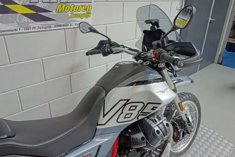 Moto Guzzi V 85 TT - foto 2