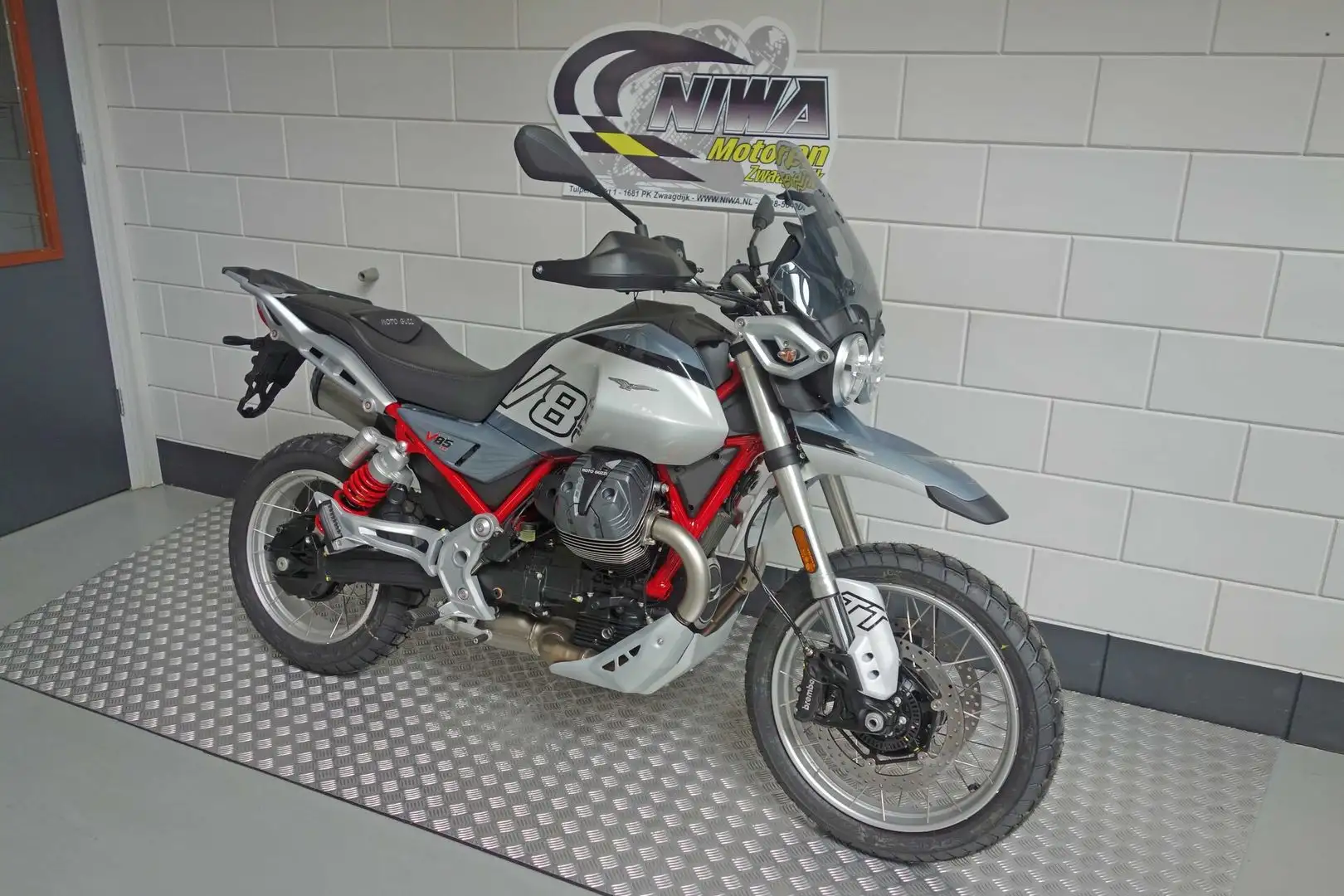 Moto Guzzi V 85 TT Білий - 2
