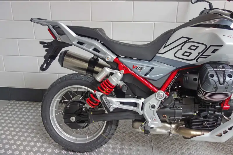 Moto Guzzi V 85 TT - foto 8