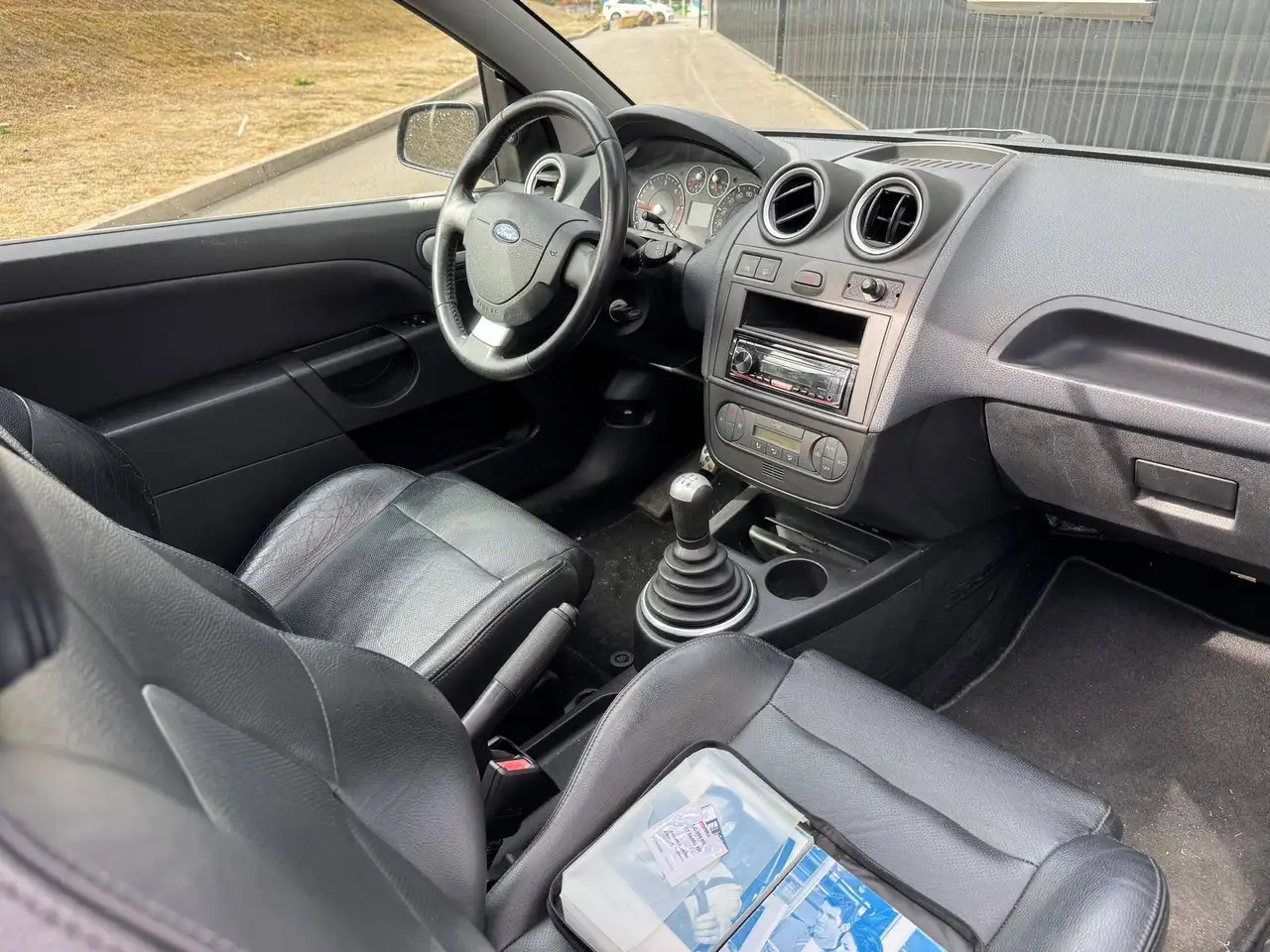 Ford Fiesta 3 portes — photo 5