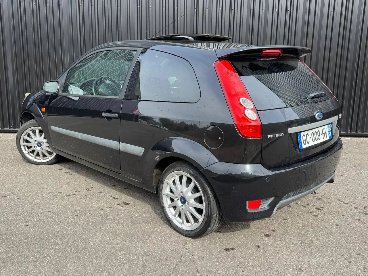 Ford Fiesta 3 portes — photo 3